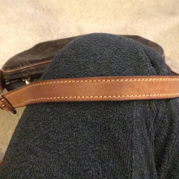 Authentic Louis Vuitton half moon - Picture 3 of 4